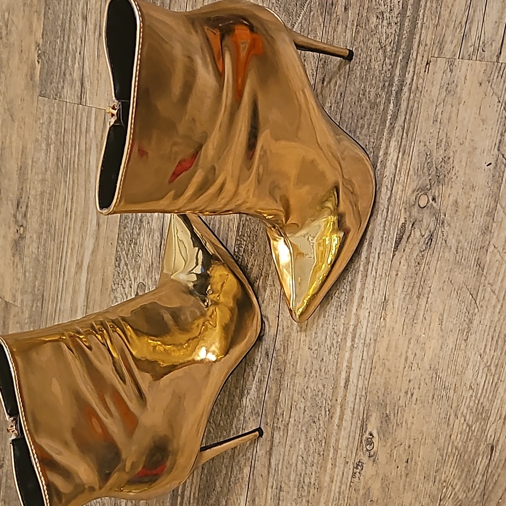 Women's Metallic Gold Pointed-Toe Ankle Booties with Side Zip
